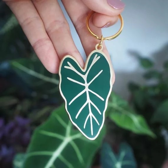 hard-enamel-keyring-custom-made-leaf